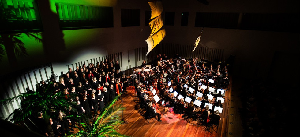 Il palco del Teatro Capovolto del Centro servizi culturali Santa Chiara ospita il concerto dell’Orchestra L’Aventure